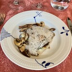 メニューB6,600円、アマダイのポワレ マッシュルームのソース