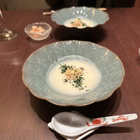 鮨　日本橋　鰤門 - カリフラワーと蟹のビシソワーズ