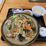 楽苑 - 五目あんかけ焼きそば