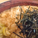 肉そば処 伍らい光 - 天かすと刻み海苔