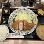 嬉嬉豚とんかつ 「君に、揚げる。」 池袋本店 - 