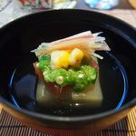 界 遠州 - お椀　冬瓜の鶏つくね射込みトマト葛トウモロコシかき揚げ　叩きオクラ　針みょうが