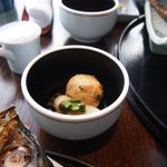 界 遠州 - 炊き合わせ　ぜんまいのかんぴょう巻　鶏と豆腐のつくね　長芋の揚げ煮