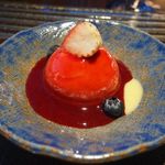 界 遠州 - 淡雪チーズ木苺ソース　苺ブルーベリー添え
