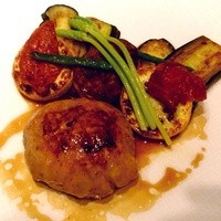 レストラン リューズ - ジューシーでスパイシーなお肉！お野菜は絶妙な香ばしさと素材の旨味が最大限引き出されていてとても美味しいです。