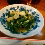 菊乃家本店 - お通しは、ほうれん草とニンニクのソテー風