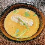 レストラン スノゥ - 有明産のワタリガニ、大分のクルマエビのソース。イトヨリ、セリ