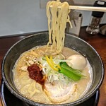 麺の風 祥気 - 八海山辛味噌白湯麺リフト
