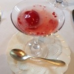 フランボワーズのアイスの入ったスパークリングワイン