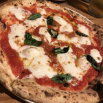 窯焼きピザの店ラ・ビエール - マルゲリータ