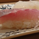 すし徳灑落 - 普通だとこのくらいのシャリ量。固め、甘過ぎず、酢、塩もとても好み。こう言ってはいけないかもしれないけど、江戸っ子好みです。