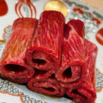 江戸焼肉 - シャトーブリアン。肉繊維の沿ったカットです