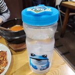 韓国家庭料理ハレルヤ - 水のボトル