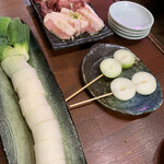 中板海鮮ホルモンあらた - 下仁田ネギも炭火で美味しい❗️