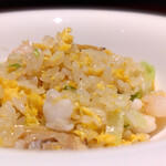 Ino Cantonese 日本橋 たかせ - 海鮮生菜炒飯 海鮮とレタス入りチャーハン(1/2取り分け)
