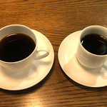 コーヒー＆セッション パブロ - マンデリン（右）とエチオピア（左）