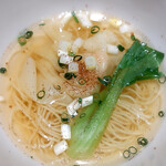 Ino Cantonese 日本橋 たかせ - 雲吞湯麵 海老雲呑入り 香港細麺スープヌードル(1/2取り分け)