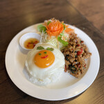 タイ料理ルアンマイ - ガパオライス鶏肉辛さ2（1,232円）
