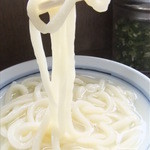 うどん麺ゎ太麺で、もちもちっとしてるんだけど、コシゎしっかり☆彡長めの麺ですぅ