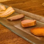 Assiette - 燻製盛り合わせ【ハーフ】(税込650円)
                        【食材の説明は全く無し、雰囲気で記述】
                        ①サーモン②鰆③鴨④ベーコン⑤生ハム