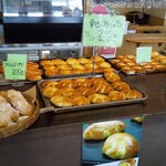 Masabakery - 料理写真:幸せのクリームパン、看板商品なのでたくさん置いてます(^^)