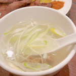 牛たん料理 閣 - 定食のテールスープ