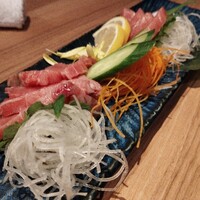肉と日本酒いぶり 有楽町店 - マグロ二種盛り