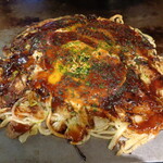 Okonomiyaki Teppanyaki Yamatatsu - 「お好み焼　そば　牛しょぶり　玉子」（800円）+「しょぶりW」（100円増）