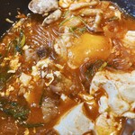 カルビ丼とスン豆腐専門店 韓丼 - ●牛すじスン豆腐定食　960円
（＋生玉子　4辛）