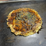 Okonomiyaki Shibata - すじモダン（ソース＋鰹節＋青海苔）