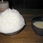旨い肉料理 麻釉 - ライス中盛＆味噌汁