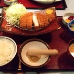 かつ波奈 - [雪国育ち豚]中ロースカツ定食 1518円