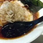 麺屋 侍 - 侍ブラックらーめんのスープ