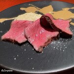 ガストロ スケゴロウ - 岩手県産の経産牛モモ肉のロスビフ