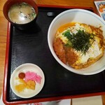 とんかつ稲 - かつ丼　丼はかなり大きい