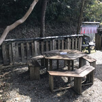 山辺の道 花もり - 中には入らず、こちらの特等席で　※6人掛けのやつが、3卓あり