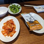 Yakiniku No Watami - 白菜キムチ・枝豆・韓国海苔は、兄ぃの注文…