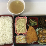 かしわ亭 - かしわ亭さんのアジフライ弁当です。