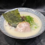 豚骨白湯ラーメン