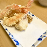 天ぷら よこい - ●二皿目
      ・蓮子
      ・海老
      ・かぶ