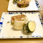 天ぷら よこい - ●三皿目
      ・新玉ねぎ
      ・ズッキーニ
      ・サツマイモ