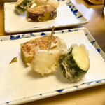 天ぷら よこい - ●三皿目
      ・新玉ねぎ
      ・ズッキーニ
      ・サツマイモ