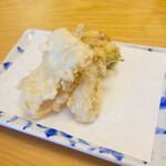 天ぷら よこい - ●一皿目
      ・太刀魚
      ・鱸
      ・岡山産牡蠣