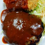 キッチンサン - ハンバーグとポテトコロッケ(カレー)