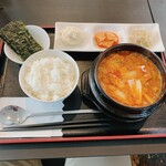 MIDARE TOKYO - スンドゥブチゲ定食（牛すじ） 1,000円、牡蠣2個トッピング +100円（いずれも税込）