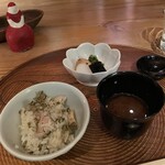 妙見石原荘 食菜石蔵 - ふきのとうと黒薩摩鶏の炊き込みご飯