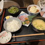 かし和 - 刺し盛り＆ハーフチキン南蛮定食1,070円