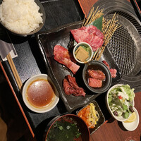 肉匠 牛虎 西中島店 - 