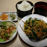 Kanzai Shanzu - チンジャオロース（定食）お新香、サラダ、スープ、ライス付き