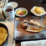 至善天遊 - 鯵の干物、卵焼き、漬物、お茶